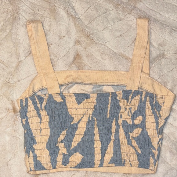 SCrop Top - Picture 2 of 3